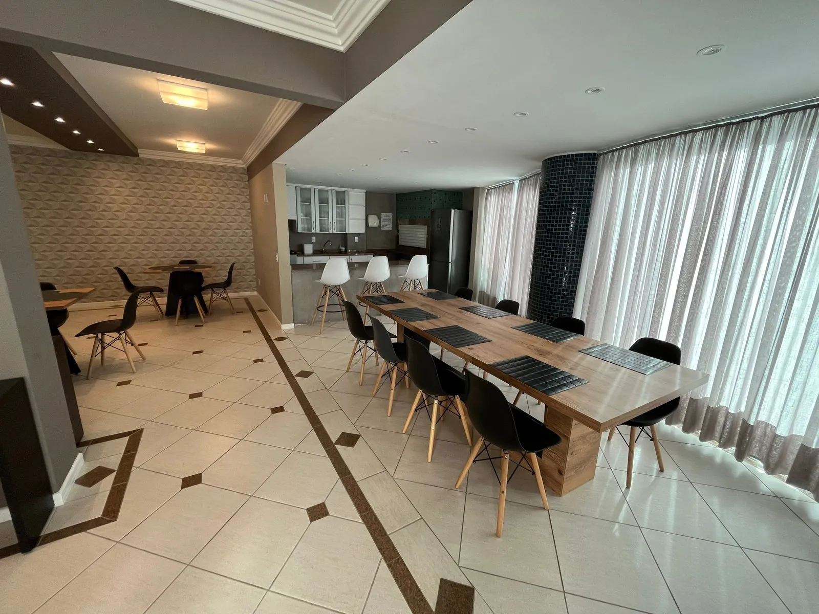 Apartamento 3 dormitórios (sendo 1 suíte) + banheiro social à venda em Barra Sul, Balneário Camboriú, foto 2