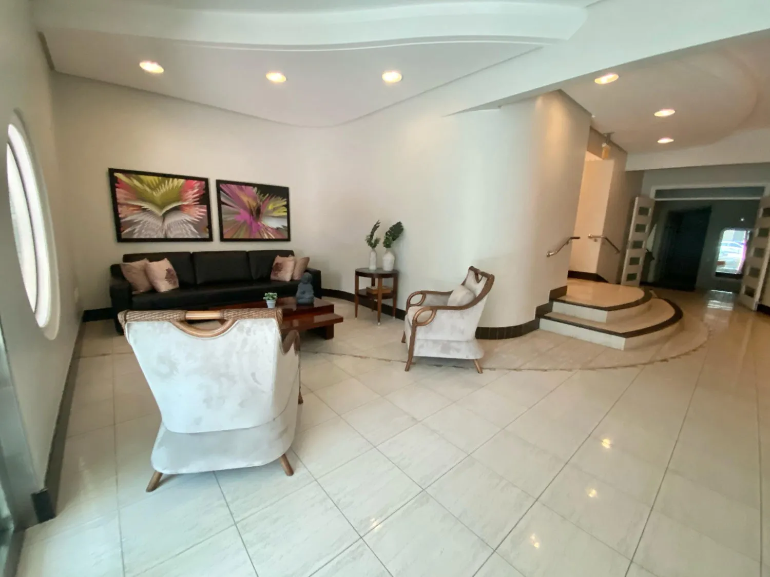 Apartamento 3 dormitórios (sendo 1 suíte) + banheiro social à venda em Centro, Balneário Camboriú, foto 2