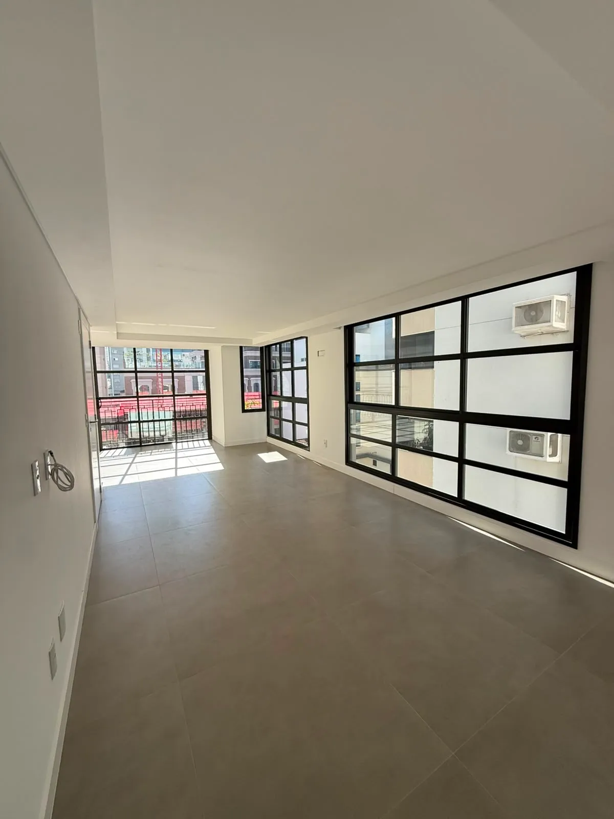 Apartamento 3 dormitórios (sendo 1 suíte) + banheiro social à venda em Centro, Balneário Camboriú, foto 3