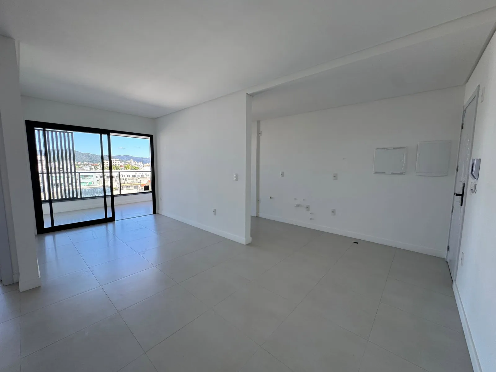 Apartamento 2 dormitórios (sendo 1 suíte) + banheiro social à venda em Bairro dos Estados, Balneário Camboriú, foto 2
