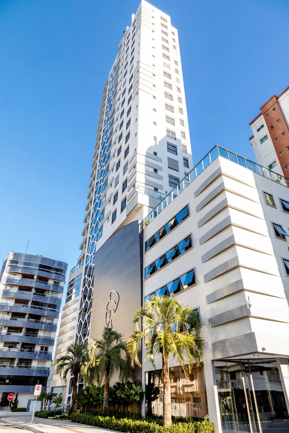 Apartamento 4 suítes + banheiro social à venda em Centro, Balneário Camboriú