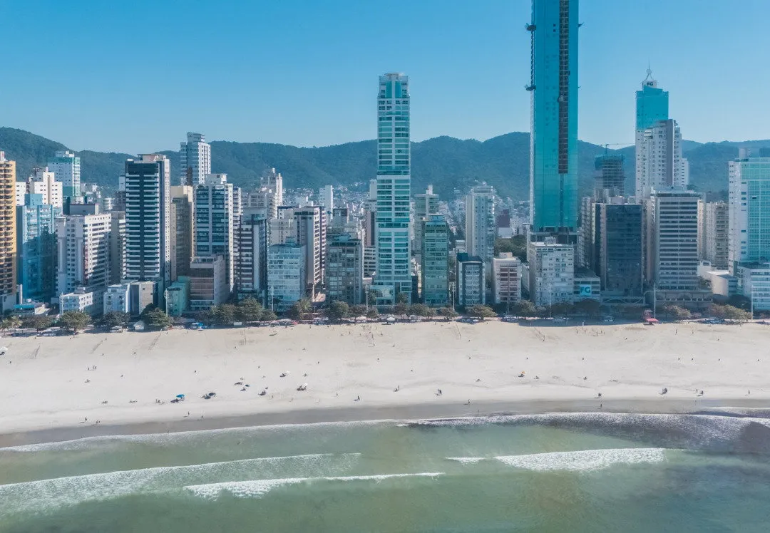Apartamento 3 suítes + banheiro social à venda em Centro, Balneário Camboriú, foto 2