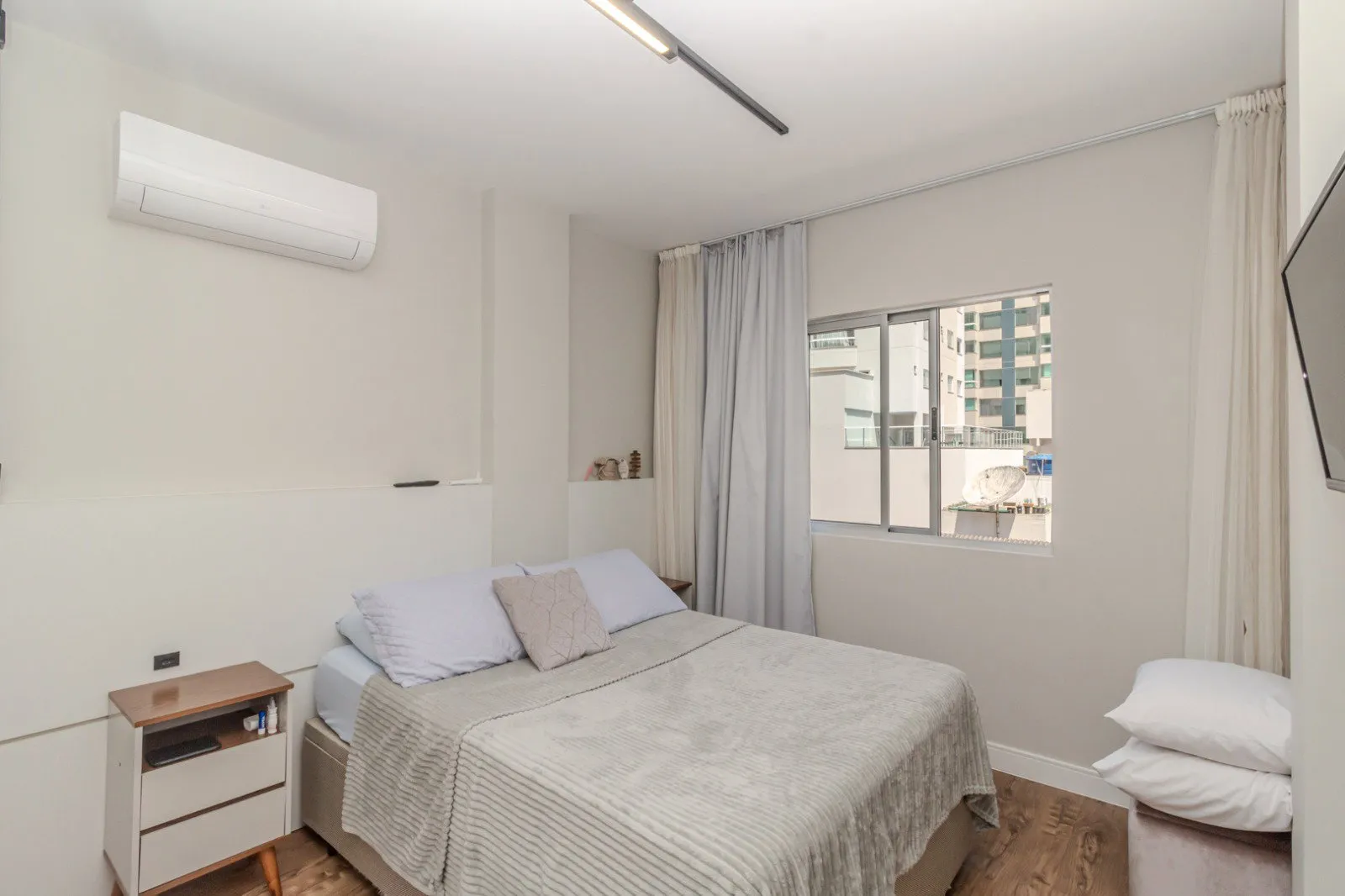 Apartamento 2 dormitórios (sendo 1 suíte) + lavabo à venda em Centro, Balneário Camboriú, foto 2