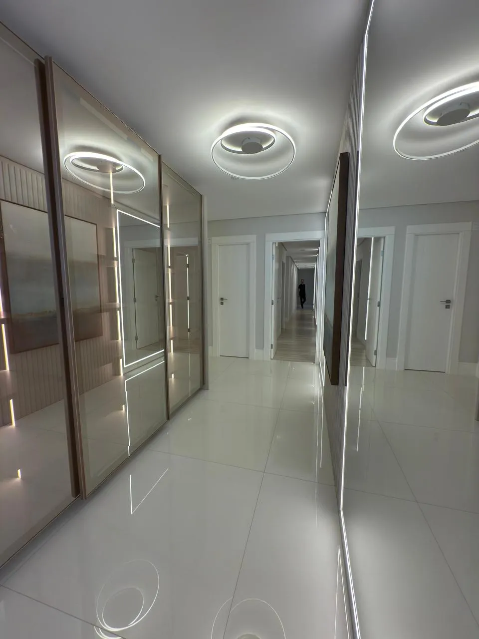 Apartamento 6 dormitórios (sendo 5 suítes) + banheiro social e lavabo à venda em Centro, Balneário Camboriú, foto 2