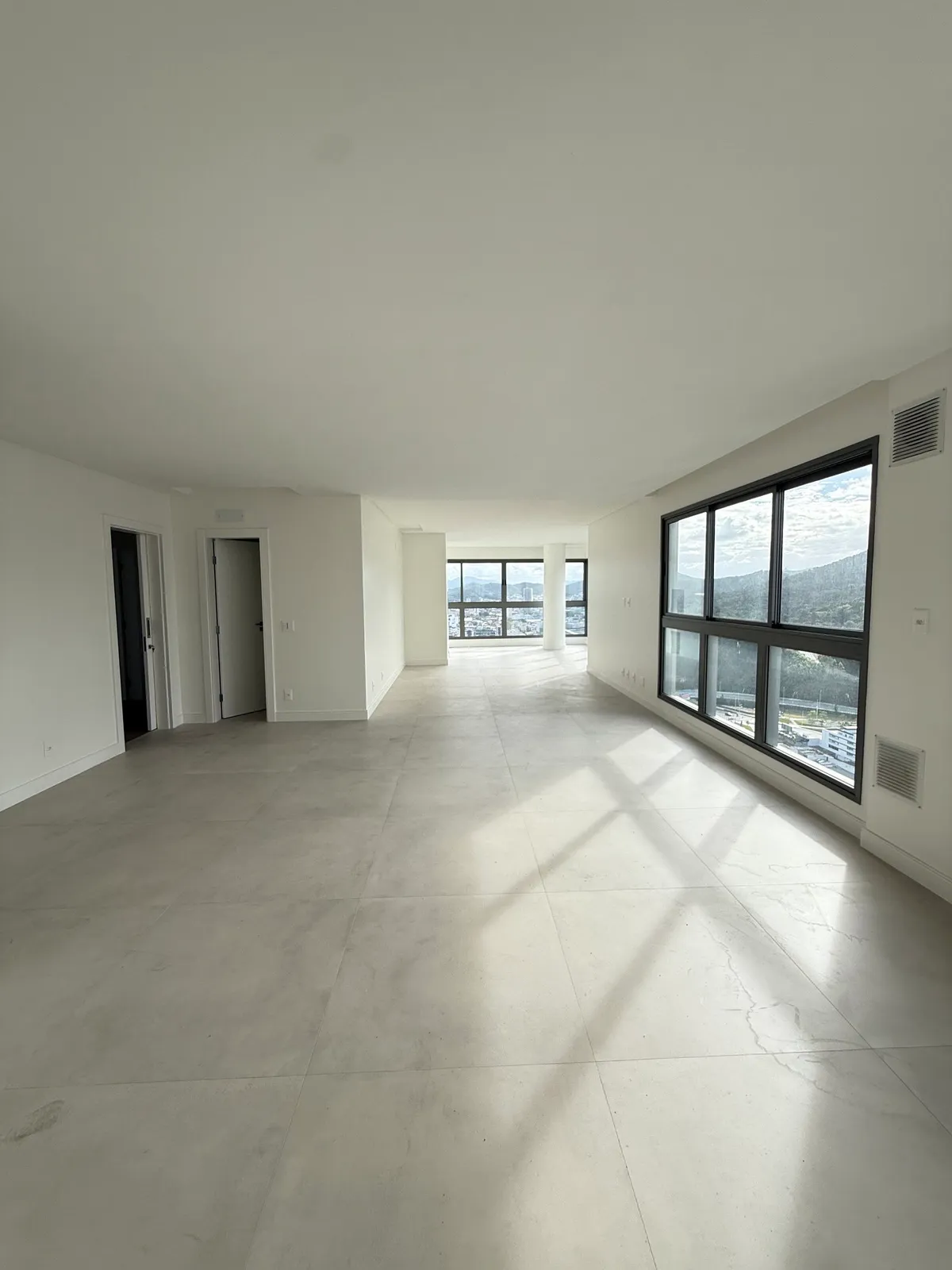 Apartamento 4 dormitórios (sendo 2 suítes) + banheiro social e lavabo à venda em Centro, Balneário Camboriú, foto 2