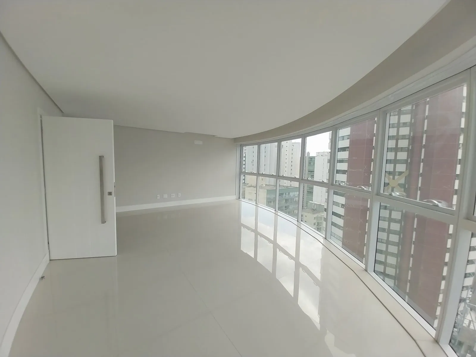 Apartamento 4 dormitórios (sendo 2 suítes) + banheiro social e lavabo à venda em Centro, Balneário Camboriú, foto 2