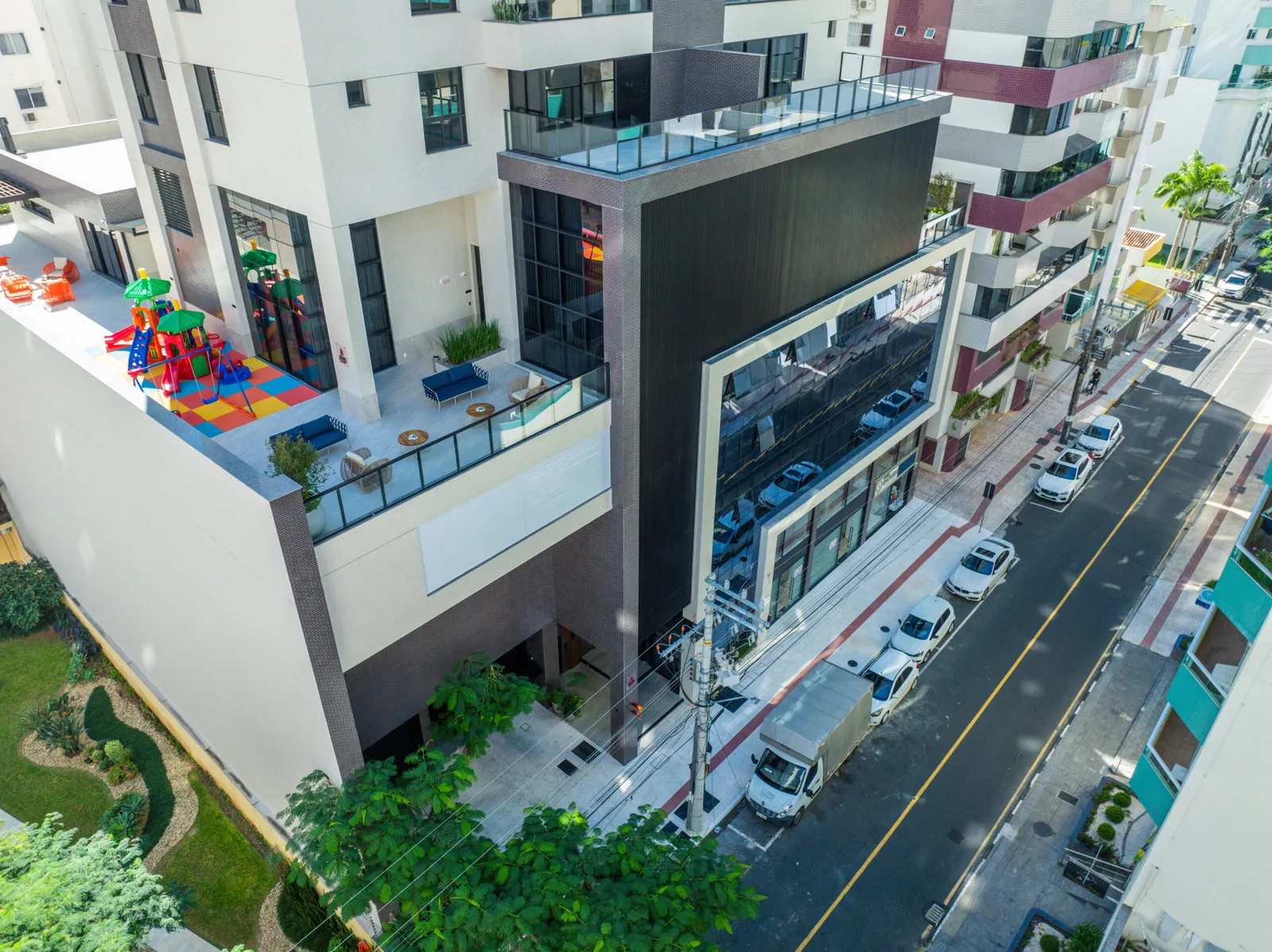 Apartamento 4 dormitórios (sendo 2 suítes) + banheiro social à venda em Centro, Balneário Camboriú