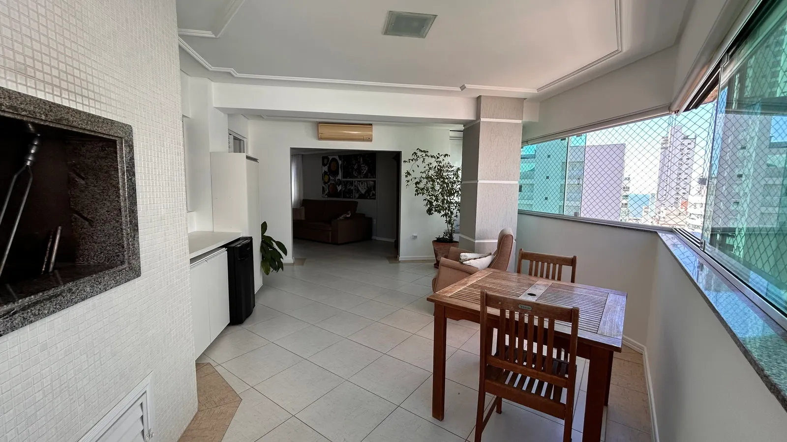 Apartamento 3 dormitórios (sendo 2 suítes) + lavabo à venda em Centro, Balneário Camboriú, foto 2