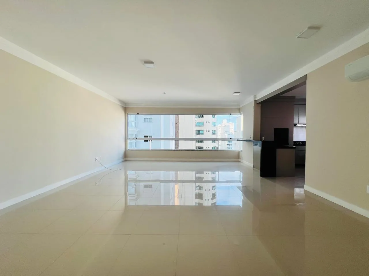 Apartamento 3 dormitórios (sendo 1 suíte) + banheiro social e lavabo à venda em Centro, Balneário Camboriú, foto 3