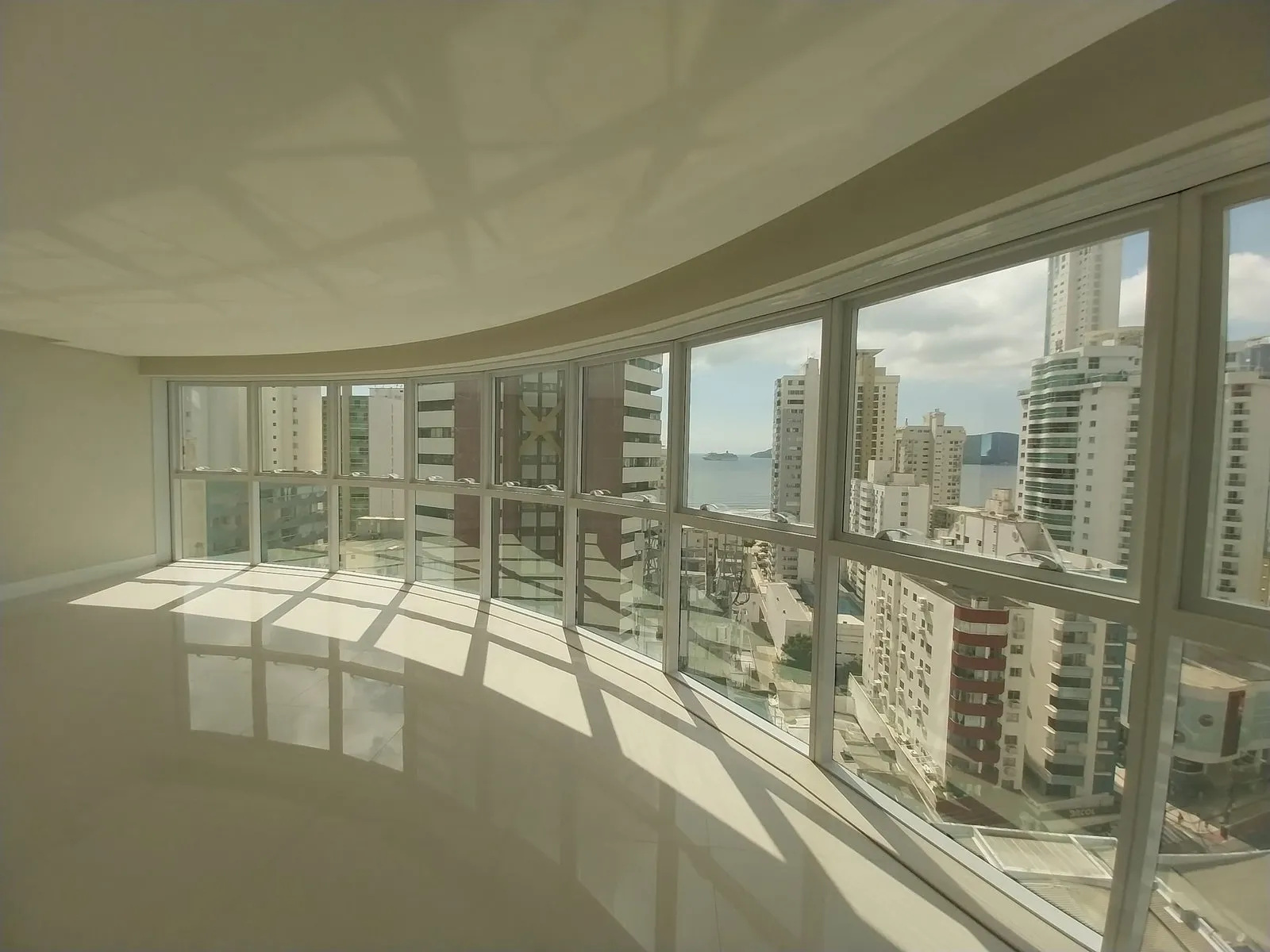Apartamento 4 dormitórios (sendo 2 suítes) + banheiro social e lavabo à venda em Centro, Balneário Camboriú, foto 3