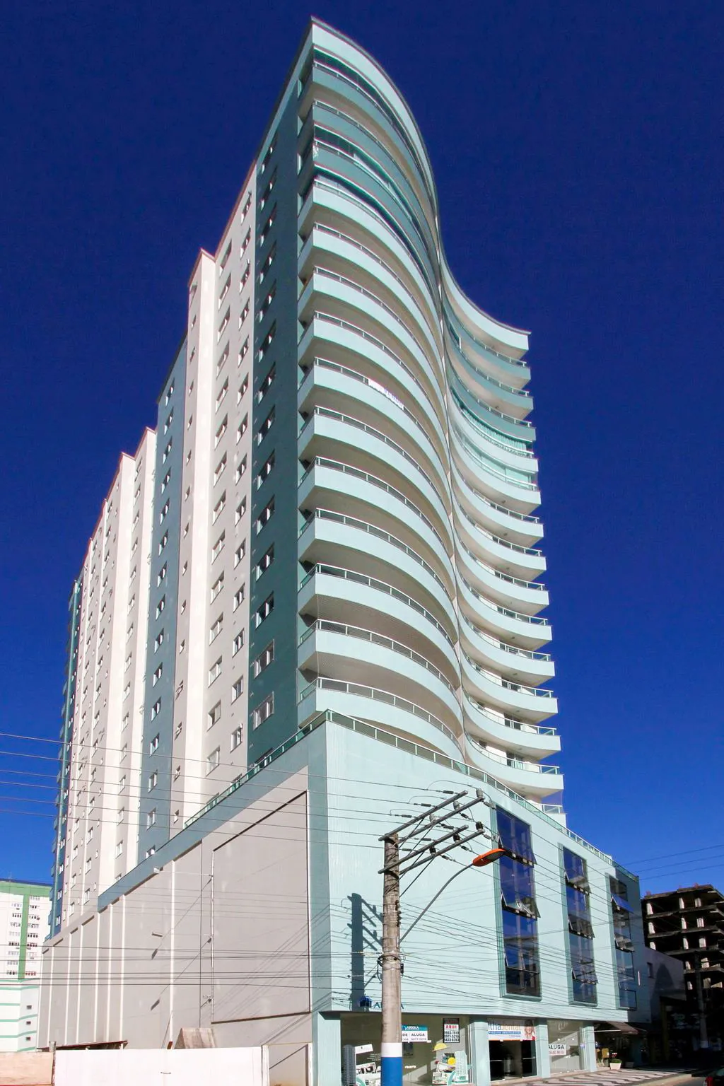 Apartamento 3 dormitórios (sendo 1 suíte) + banheiro social e lavabo à venda em Centro, Balneário Camboriú