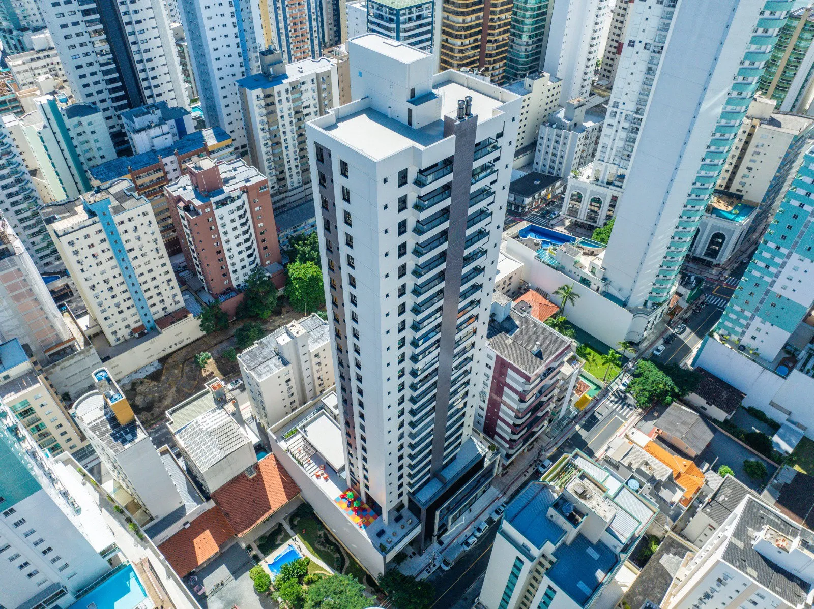 Apartamento 4 dormitórios (sendo 2 suítes) + banheiro social à venda em Centro, Balneário Camboriú, foto 2