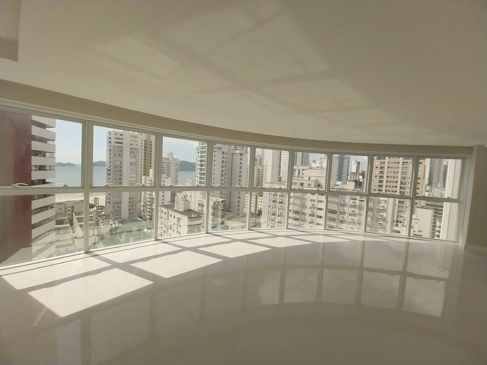 Apartamento 4 dormitórios (sendo 2 suítes) + banheiro social e lavabo à venda em Centro, Balneário Camboriú, foto 2