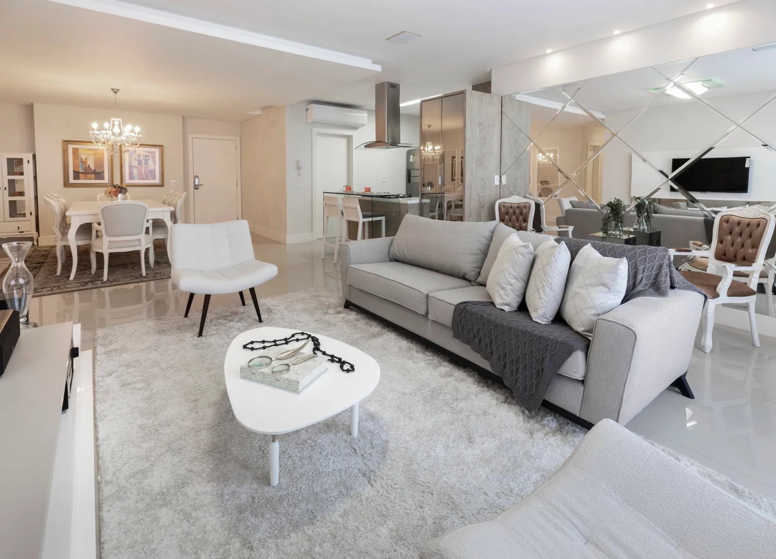 Apartamento 3 suítes + banheiro social à venda em Centro, Balneário Camboriú