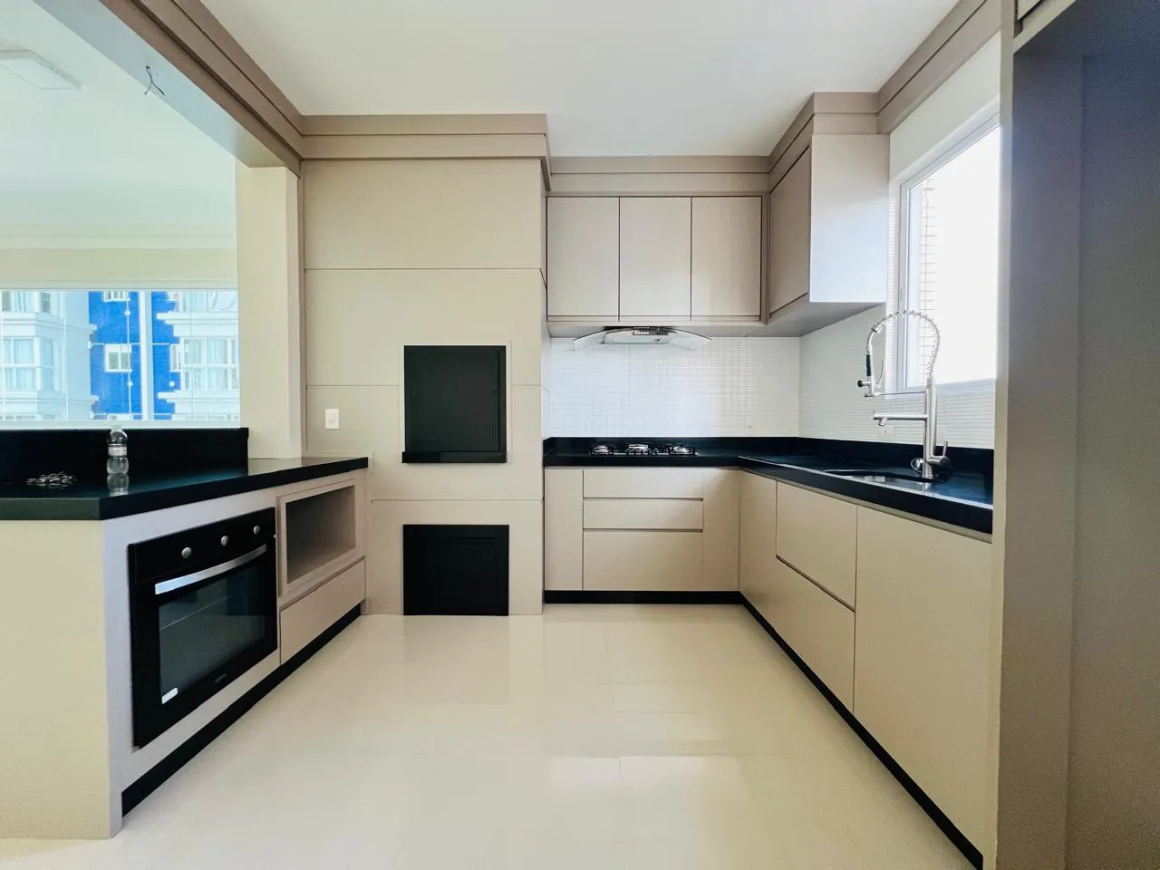 Apartamento 3 dormitórios (sendo 1 suíte) + banheiro social e lavabo à venda em Centro, Balneário Camboriú, foto 2