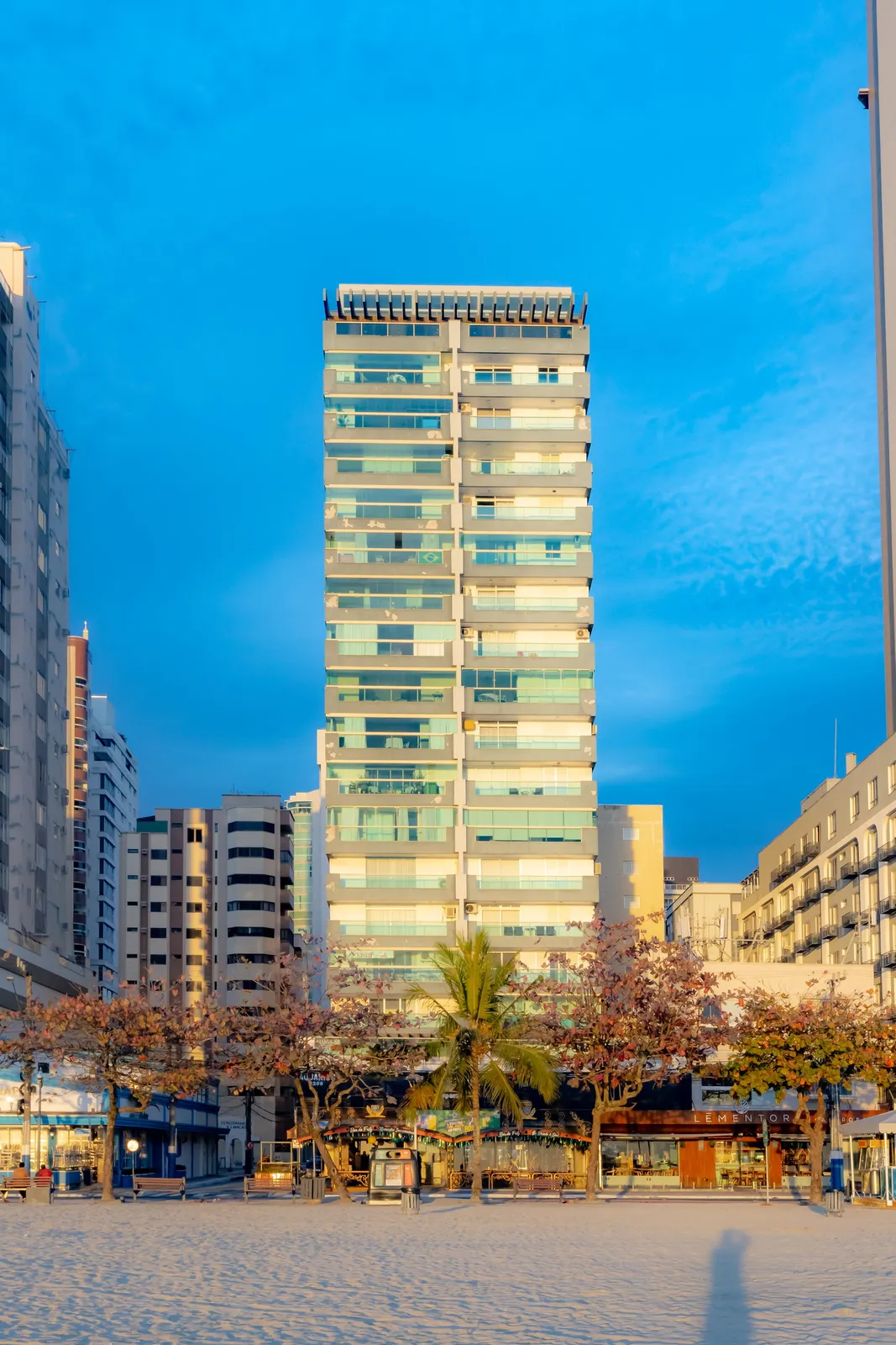 Apartamento 3 dormitórios (sendo 1 suíte) à venda em Centro, Balneário Camboriú