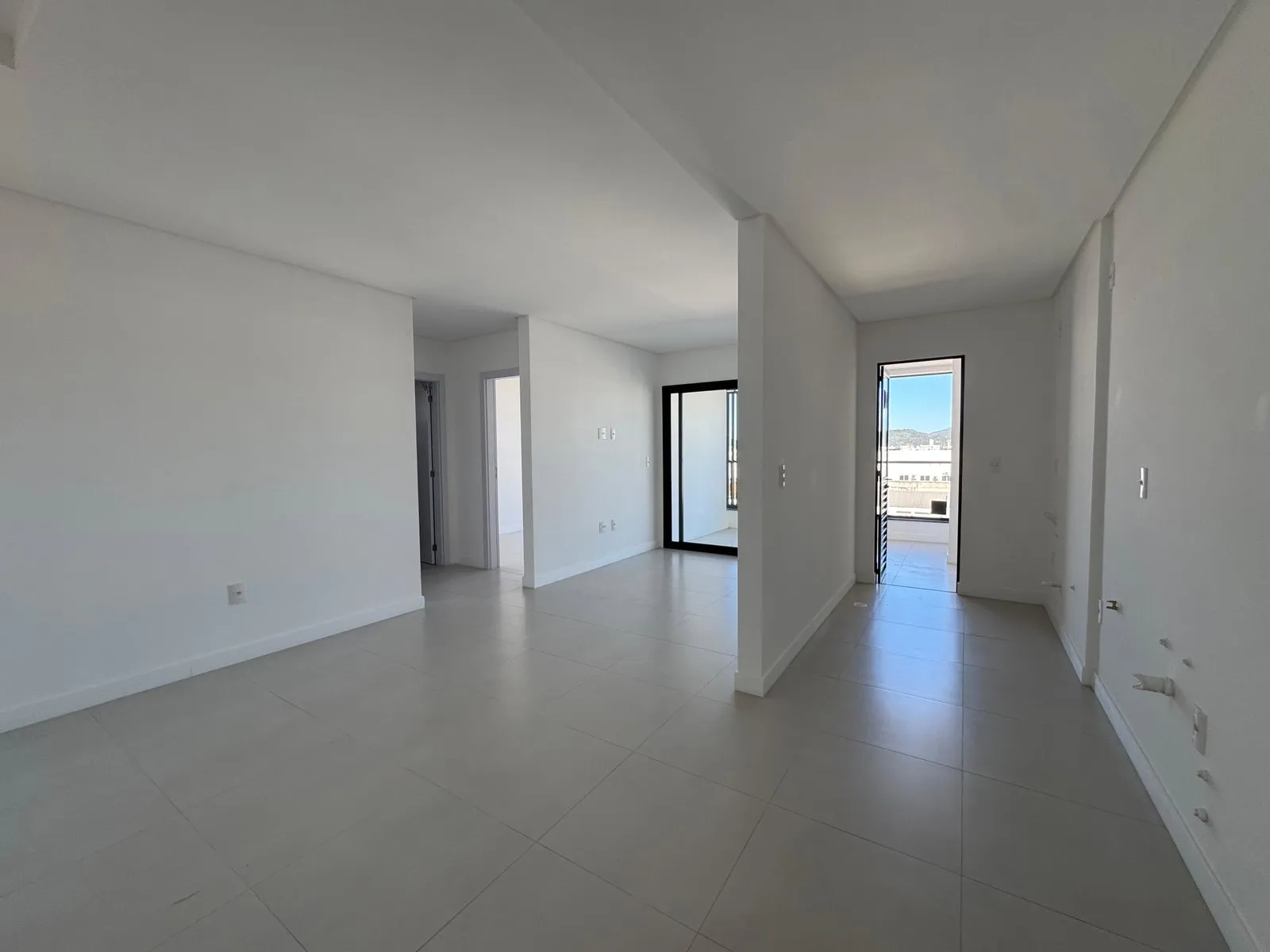 Apartamento 2 dormitórios (sendo 1 suíte) + banheiro social à venda em Bairro dos Estados, Balneário Camboriú, foto 3